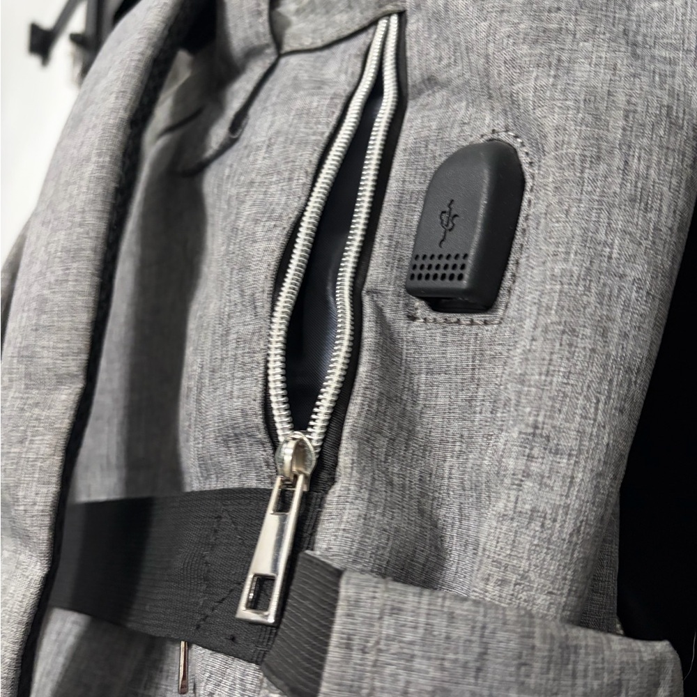 Sleek Gray Lovevook Backpack - Picture 4 of 16